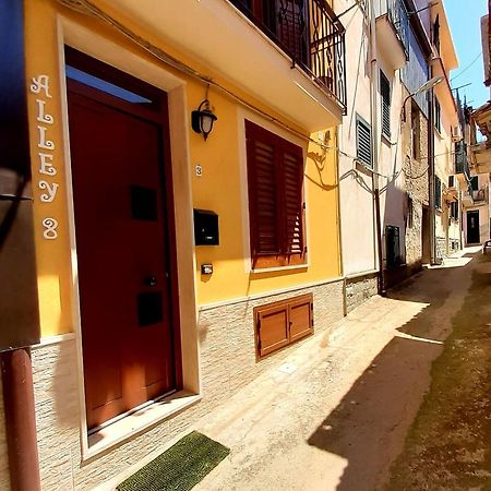 Alley 8 Scilla Exteriér fotografie